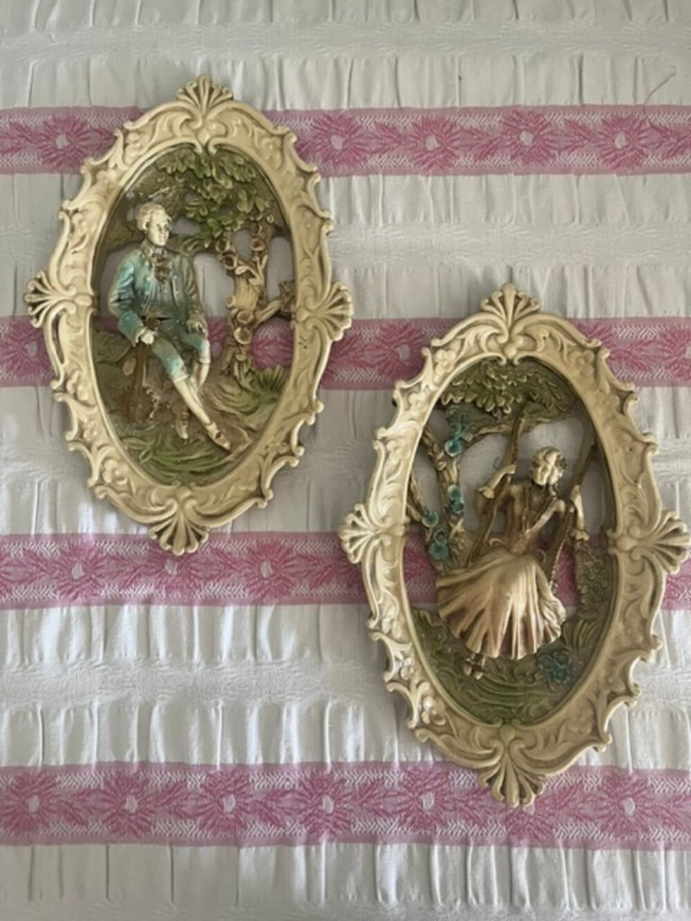 VTG Mid Century Courting Couple Oval Wall Plaques Pair Rococo 3D Relief Decor